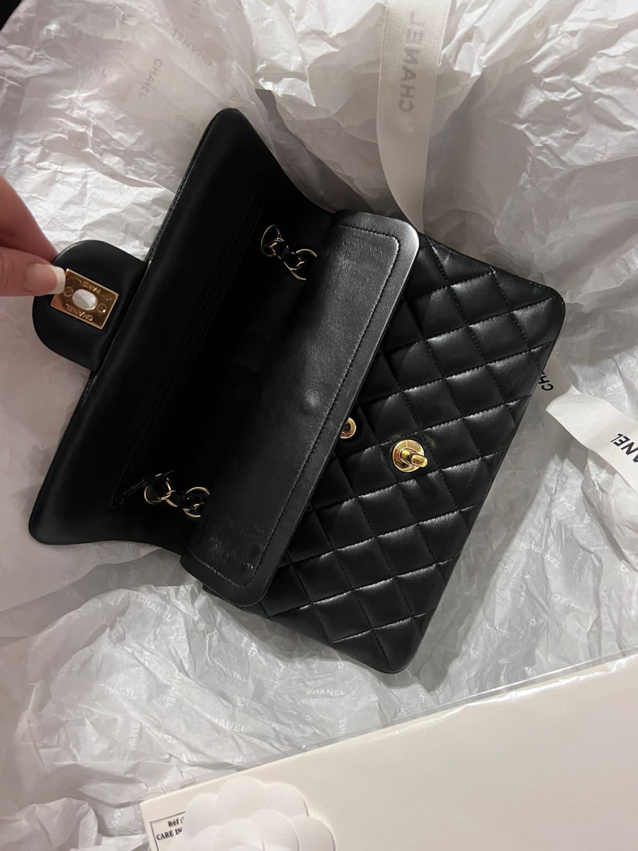 Inside chanel best sale classic flap bag