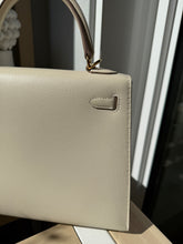 Load image into Gallery viewer, Hermès Kelly 25 craie seller ghw
