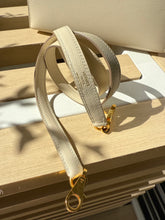 Load image into Gallery viewer, Hermès Kelly 25 craie seller ghw
