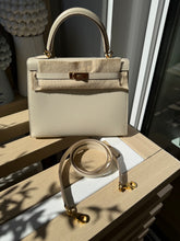 Load image into Gallery viewer, Hermès Kelly 25 craie seller ghw
