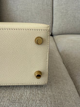 Load image into Gallery viewer, Hermès Kelly 25 craie seller ghw

