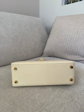 Load image into Gallery viewer, Hermès Kelly 25 craie seller ghw
