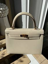 Load image into Gallery viewer, Hermès Kelly 25 craie seller ghw

