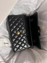 Carica l&#39;immagine nel visualizzatore di Gallery, Chanel Classic Flap Small Bag
