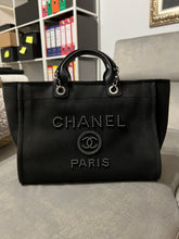 Carica l&#39;immagine nel visualizzatore di Gallery, Chanel Deauville Tote Bag
