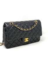 Carica l&#39;immagine nel visualizzatore di Gallery, Classic Chanel Medium Flap Bag
