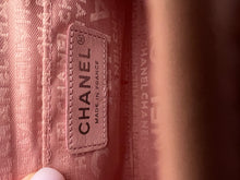 Carica l&#39;immagine nel visualizzatore di Gallery, Chanel Vintage bag
