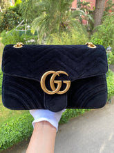Load image into Gallery viewer, Gucci Marmont GG Black Velvet Large Size
