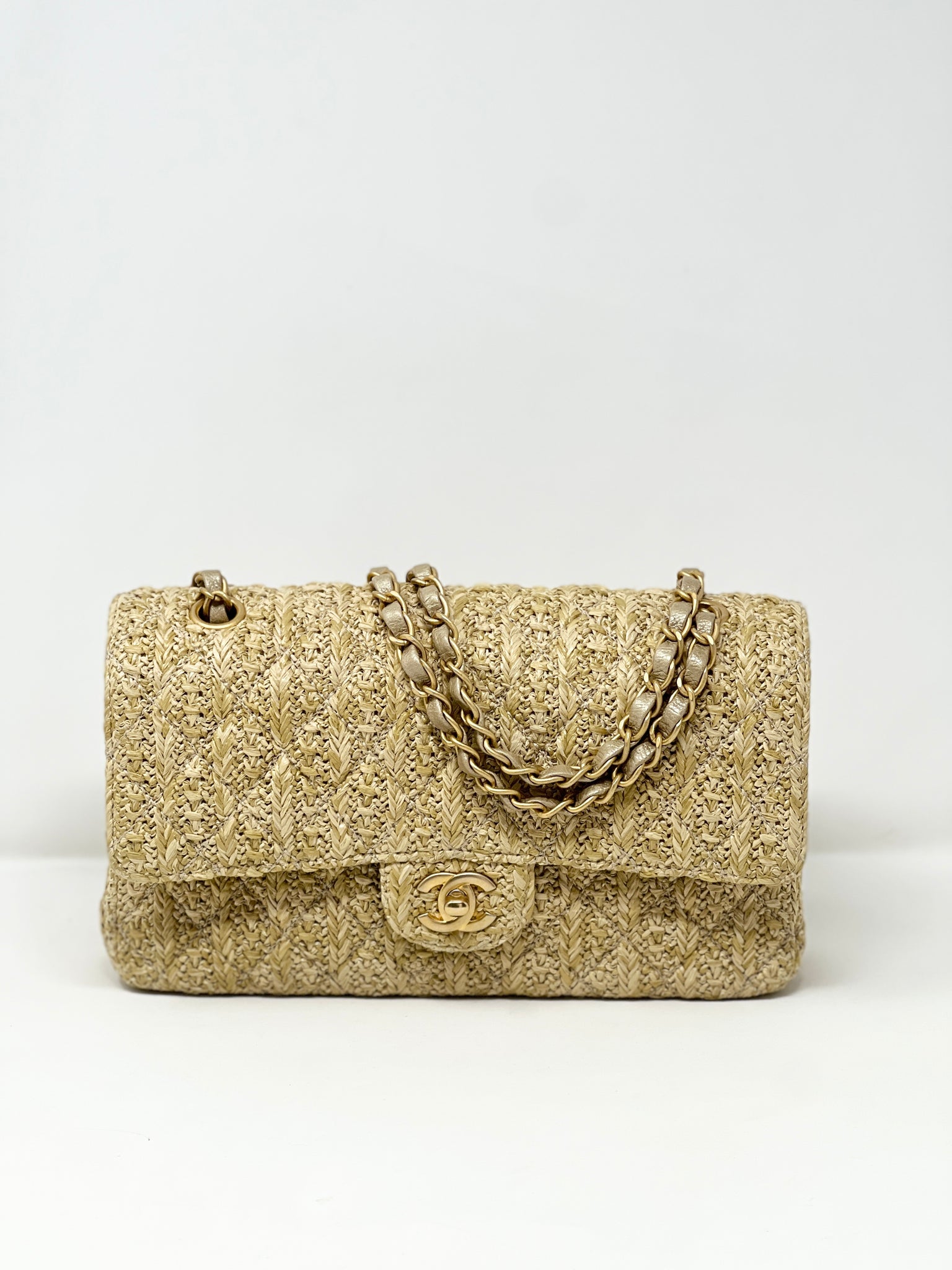 Chanel Classic Double Flap Medium Rafia Woven Straw Bag – LuxCollector  Vintage