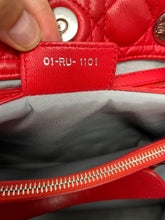 Carica l&#39;immagine nel visualizzatore di Gallery, Dior Cannage Soft Shopping Bag
