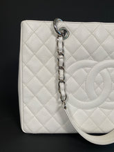 Carica l&#39;immagine nel visualizzatore di Gallery, Chanel Grand Shopping Tote (GST) bag
