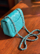Carica l&#39;immagine nel visualizzatore di Gallery, Chanel Mini Square Flap Bag
