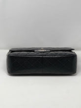 Carica l&#39;immagine nel visualizzatore di Gallery, Chanel Classic Single Flap Jumbo Bag
