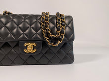 Carica l&#39;immagine nel visualizzatore di Gallery, Chanel Classic Small Flap Bag
