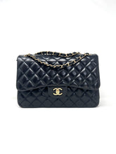 Carica l&#39;immagine nel visualizzatore di Gallery, Chanel Classic Flap Jumbo Bag
