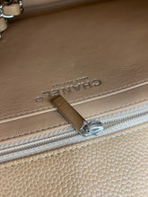 Carica l&#39;immagine nel visualizzatore di Gallery, Chanel Classic Flap Bag Jumbo Size
