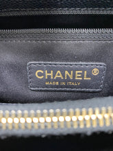 Carica l&#39;immagine nel visualizzatore di Gallery, Chanel Grand Shopping Bag GST
