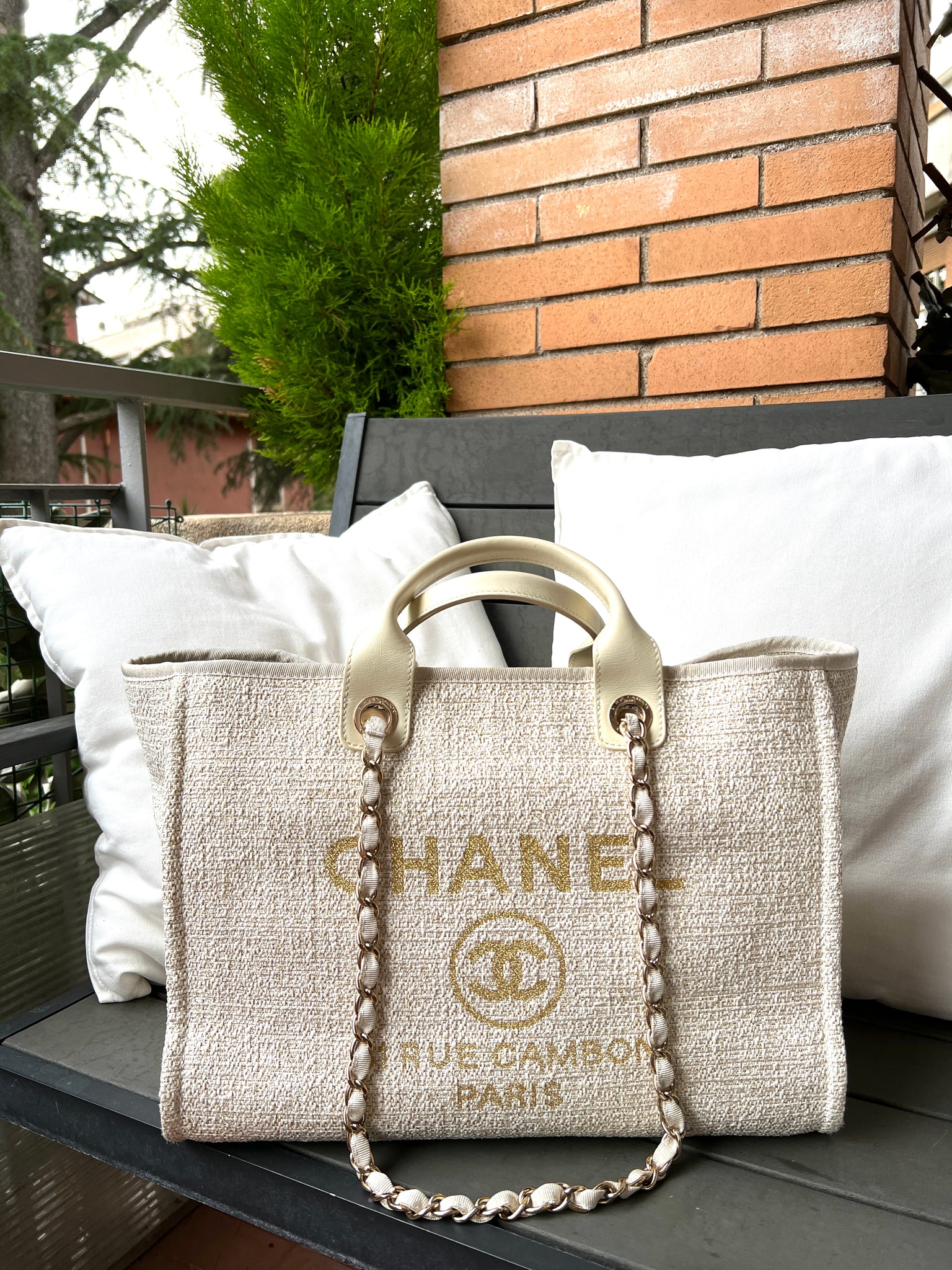 sædvanligt skrivning Gamle tider Chanel Deauville Tote Bag – LuxCollector Vintage