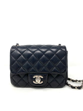 Load image into Gallery viewer, preloved chanel flap bag black lambskin
