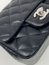 Carica l&#39;immagine nel visualizzatore di Gallery, Chanel Classic Mini Square Flap
